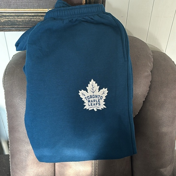 Joggers - Picture 2 of 4